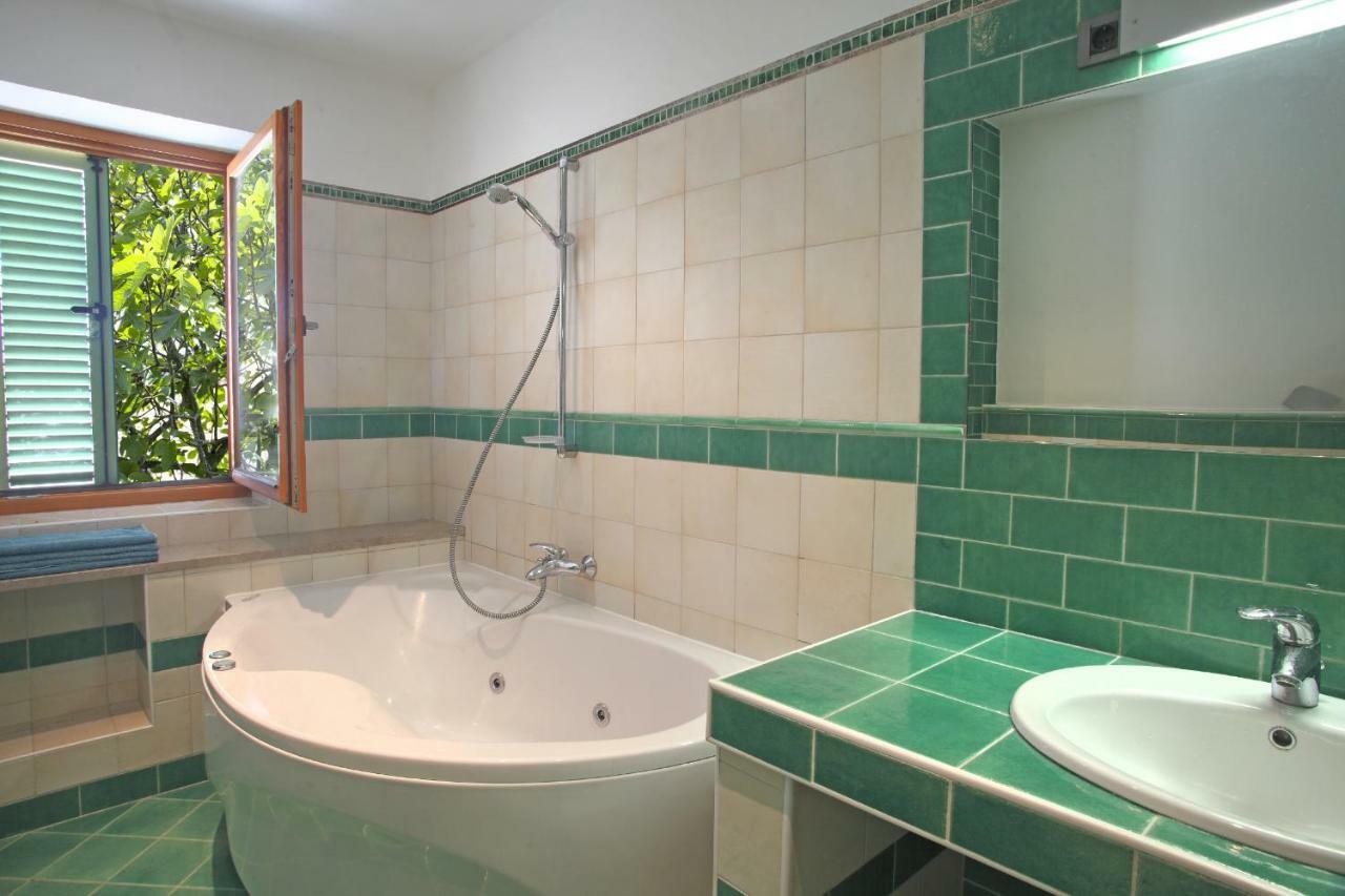 Spacious Villa In Parecag With A Swimming Pool Sečovlje Exterior foto